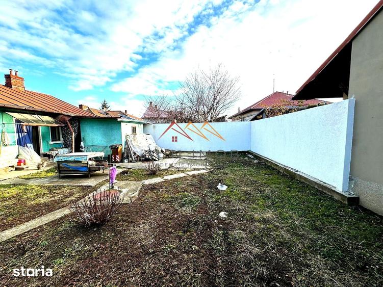 Casă cu 3 camere semidecomandat cu Teren 356 Mp în Central