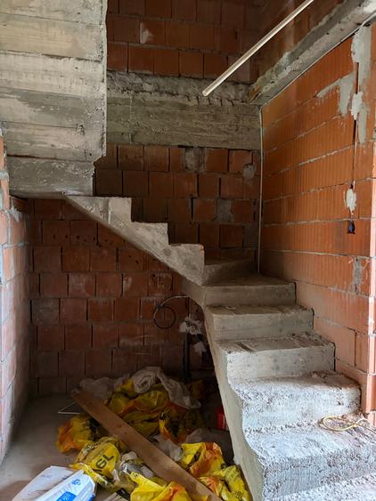 Duplex cu 4 camere cu Teren 250 Mp în Domnești