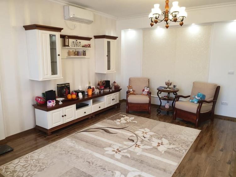 Apartament cu 3 camere decomandat în Rediu