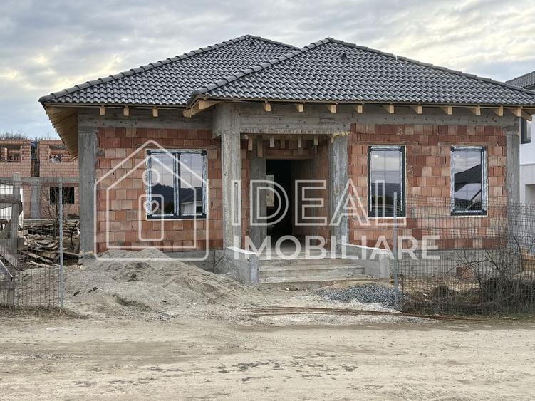 Casă individuală cu 4 camere cu Canalizare în Șelimbăr