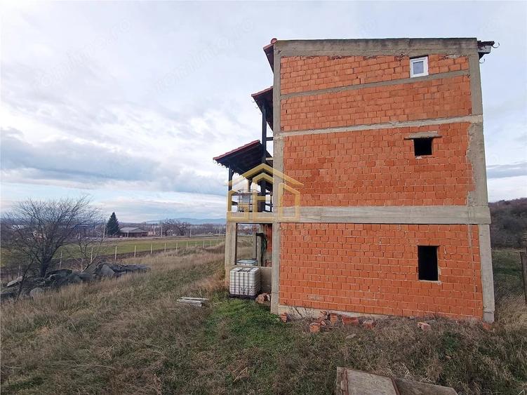 Casă cu Teren 1900 Mp în Central