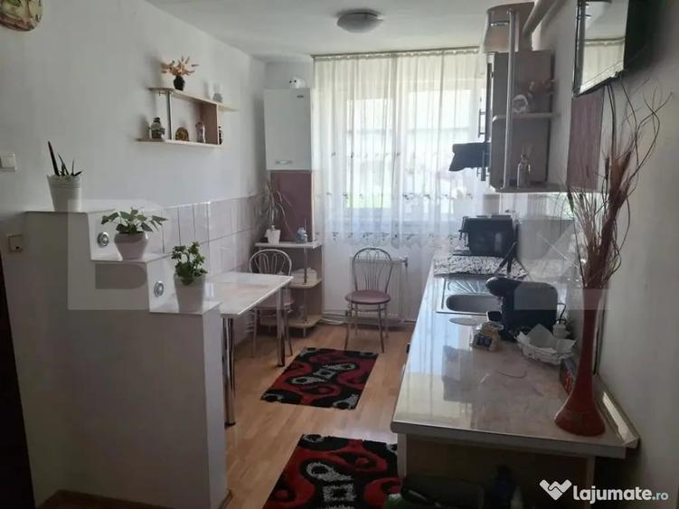 Apartament cu 2 camere semidecomandat în Decebal