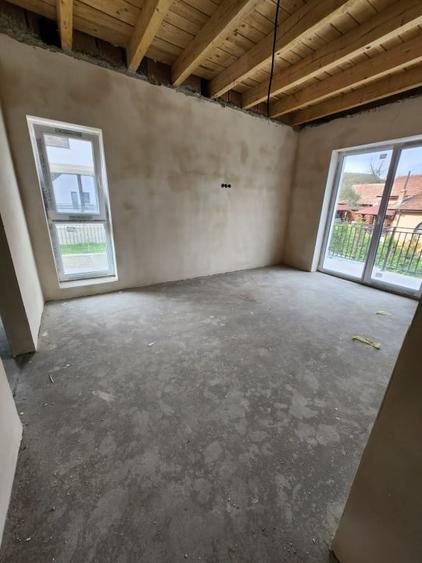 Duplex cu 5 camere cu Canalizare în Tăuți