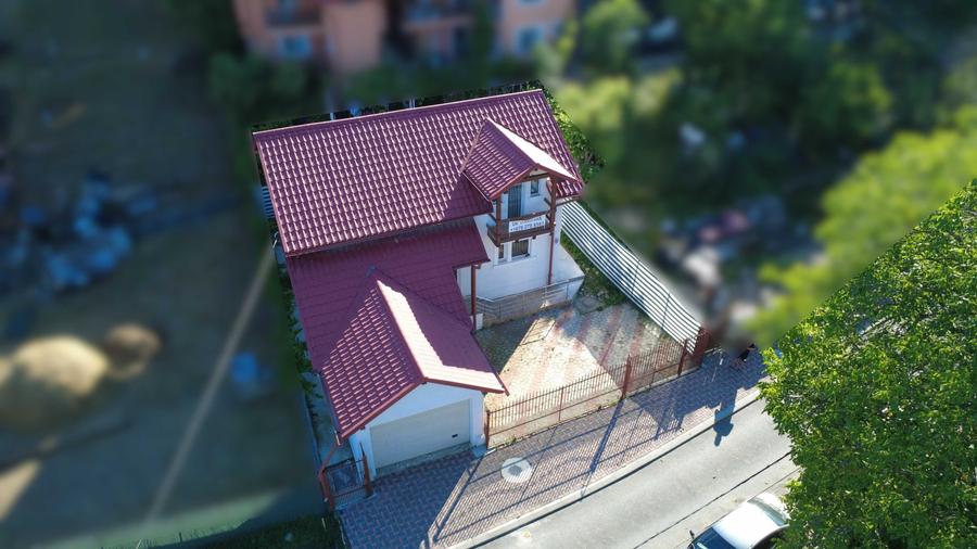 Casă cu 4 camere decomandat cu Teren 196 Mp în Copou