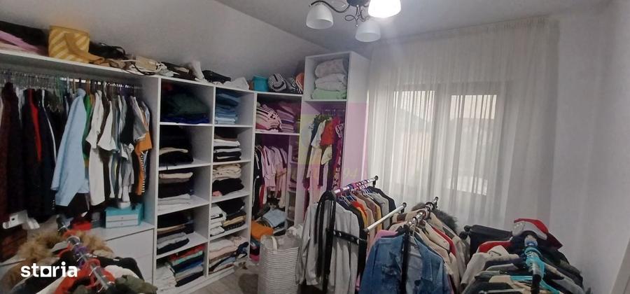 Casă cu 4 camere în Săbăreni