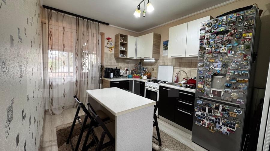 Duplex cu 5 camere cu Canalizare în Micești