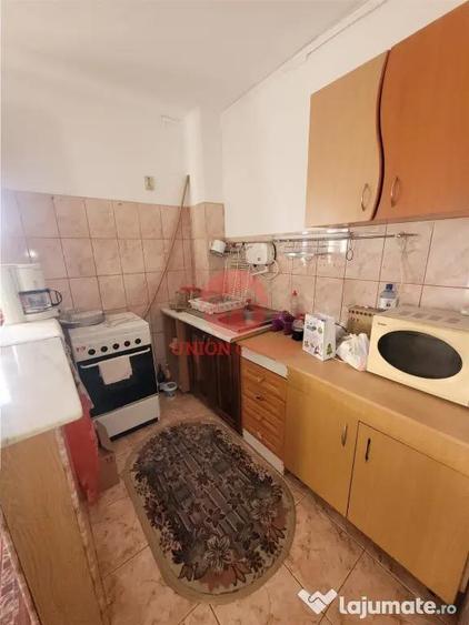 Casă cu 4 camere cu Teren 2500 Mp în Lazu