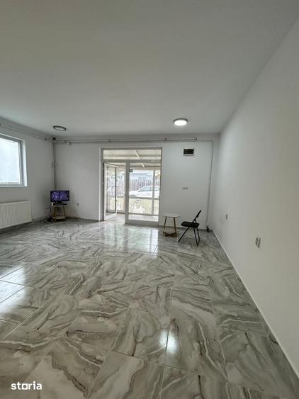 Spațiu comercial, de 100 mp, în Podu Roș
