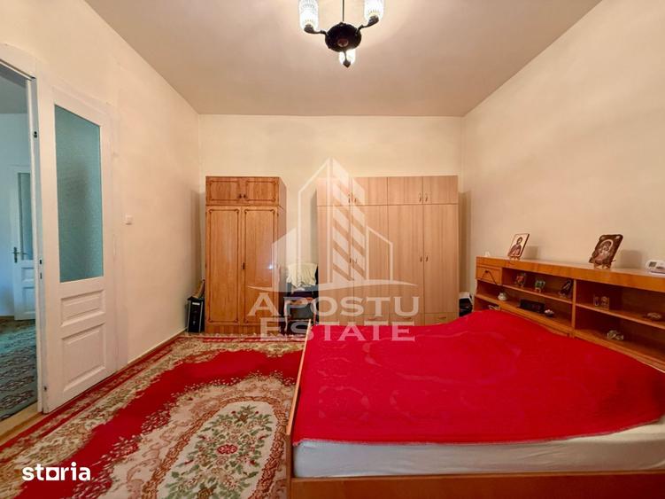 Casă cu 8 camere cu Teren 1126 Mp în Iosefin