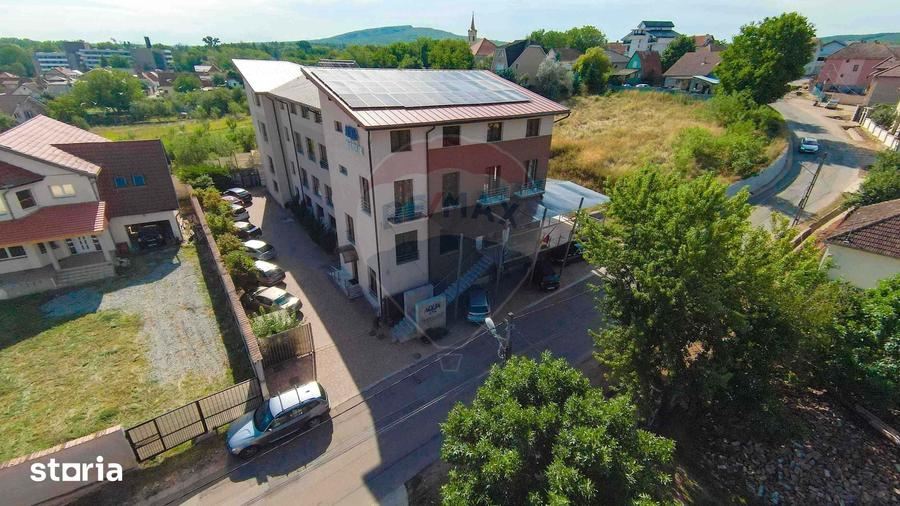 Spațiu comercial, de 1,350 mp, în Sânmartin