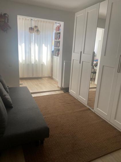 Apartament cu 4 camere semidecomandat în Rahova