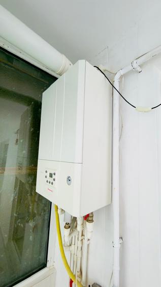 Apartament cu 2 camere decomandat în Micro 20