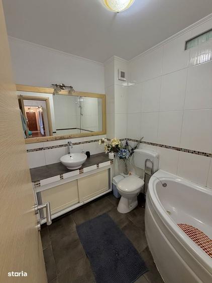 Apartament cu 3 camere decomandat în Vitan