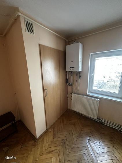 Apartament cu 4 camere decomandat în Central