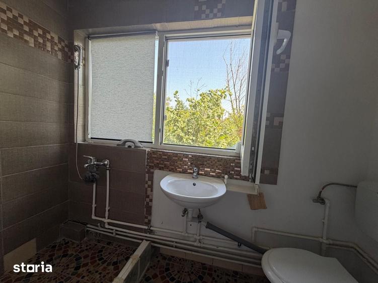 Casă cu 5 camere cu Teren 756 Mp în Brazi