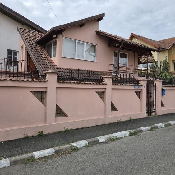 Casă cu 3 camere în Nicolae Bălcescu