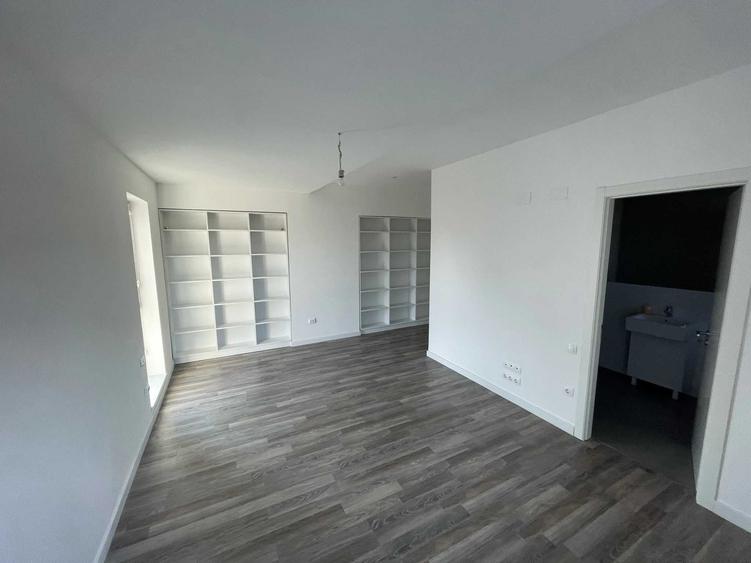 Apartament cu 3 camere decomandat în Aviației