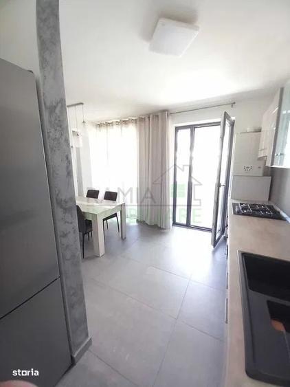 Apartament cu 2 camere decomandat în Tractorul