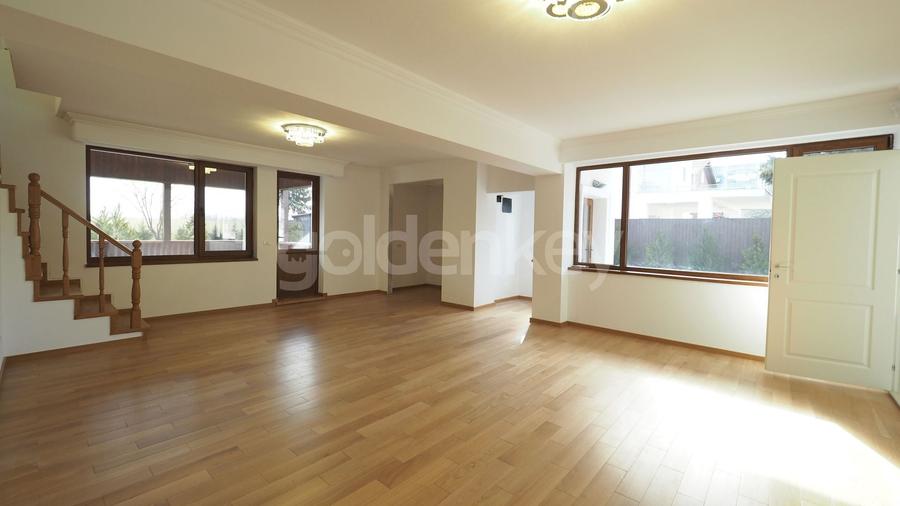 Casă individuală cu 5 camere cu Canalizare în Pipera