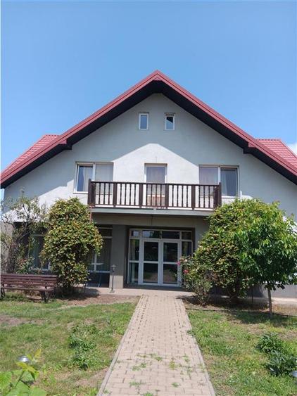 Casă individuală cu 10 camere cu Teren 700 Mp în Valea Lupului