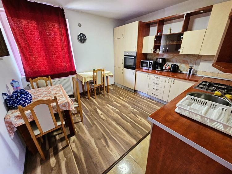 Apartament de vânzare, 2 camere, 72 mp, zona Piața Abator - 18