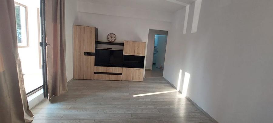 Apartament cu 2 camere decomandat în Roșu
