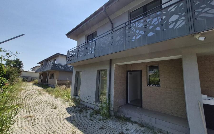 Duplex cu 4 camere cu Canalizare în Odăi