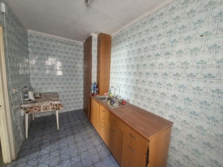 Apartament cu 3 camere decomandat în Drumul Taberei