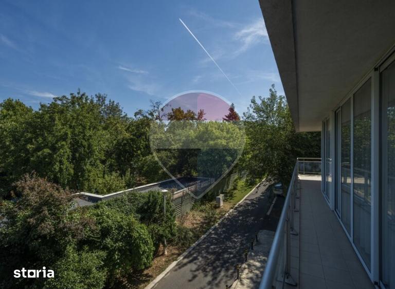 Apartament cu 4 camere decomandat în Primăverii
