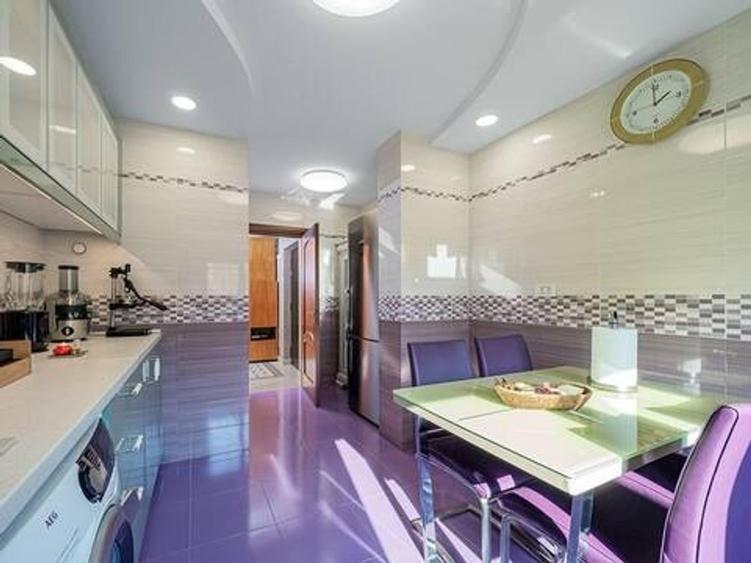 Apartament cu 4 camere decomandat, mobilat în P-ța Unirii