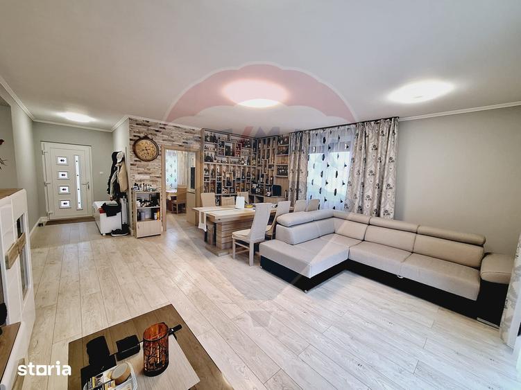 Casă cu 5 camere cu Teren 2100 Mp în Hidiș