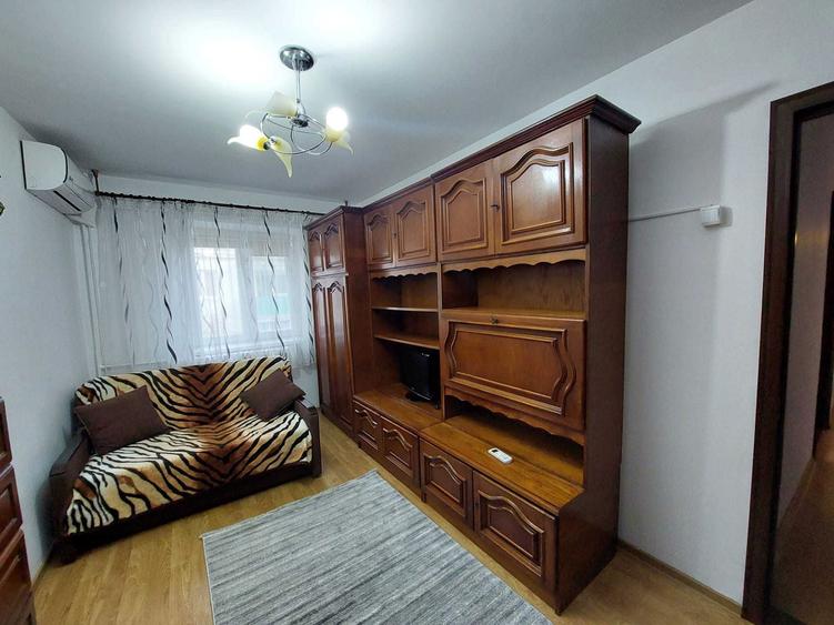 Apartament cu 3 camere decomandat în Casa de Cultură