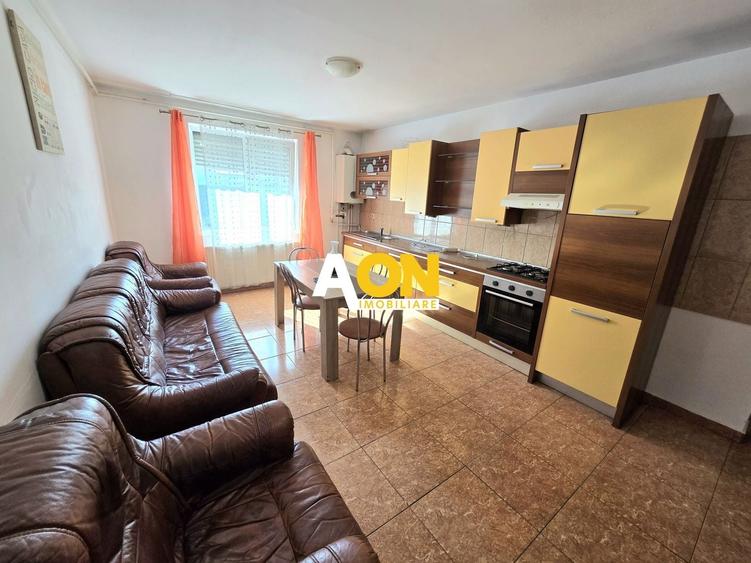 Apartament cu 4 camere decomandat, mobilat în Cetate