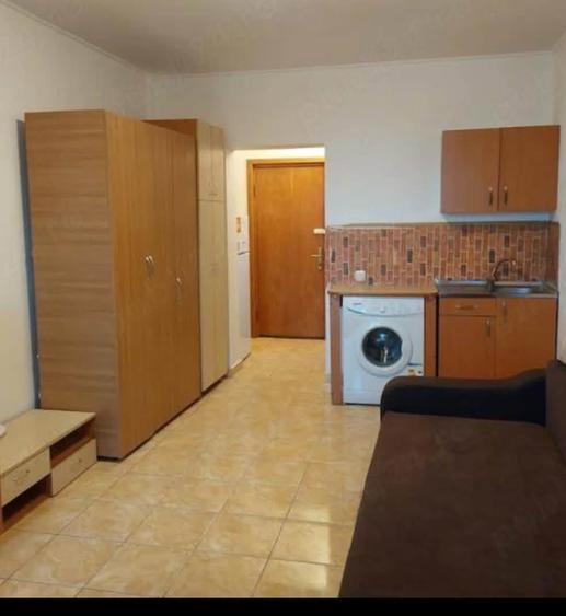 Garsonieră decomandată în Far
