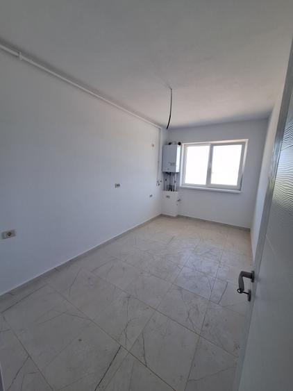 Apartament cu 3 camere decomandat în Exterior Vest