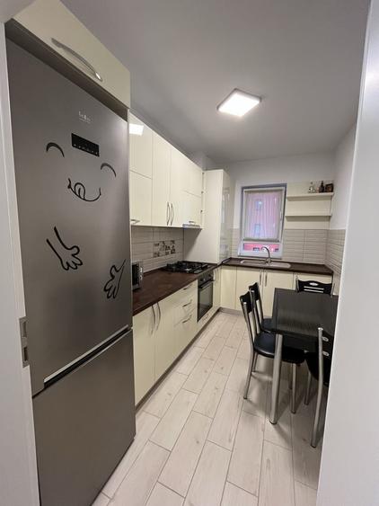 Apartament cu 2 camere decomandat în Tractorul