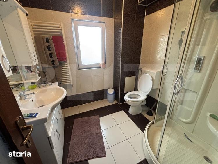 Casă cu 9 camere cu Teren 740 Mp în Central