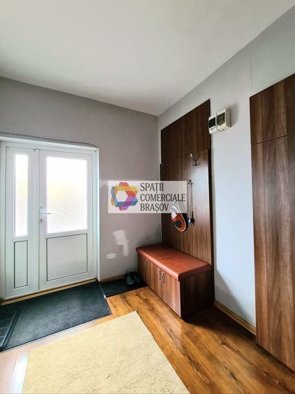 Casă individuală cu 5 camere cu Canalizare în Central