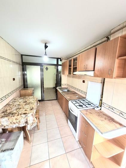 Apartament cu 4 camere decomandat, mobilat în Central