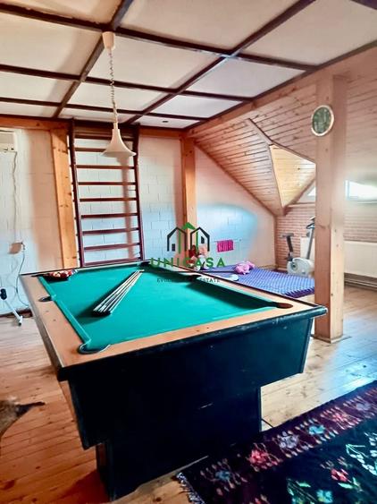Casă individuală cu 7 camere cu Canalizare în Cartierul Nord
