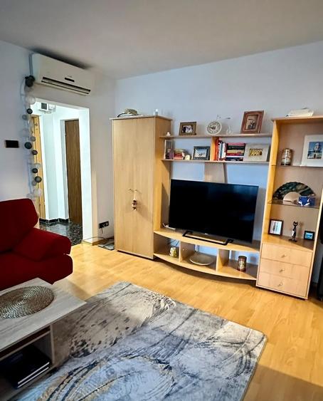 Apartament cu 2 camere semidecomandat în Iancului