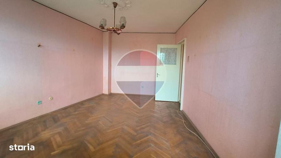 Apartament cu 3 camere decomandat în Micro 13