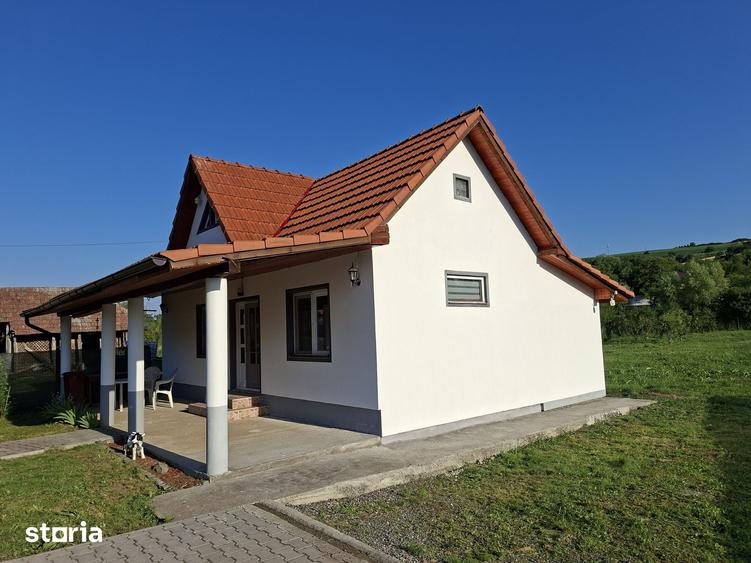 Casă cu 2 camere cu Teren 1350 Mp în Cozma