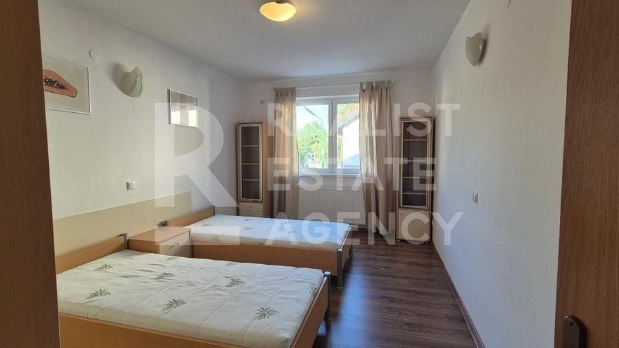 Duplex cu 5 camere cu Canalizare în Central