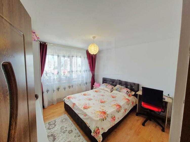Apartament cu 2 camere semidecomandat în Craiovița Nouă
