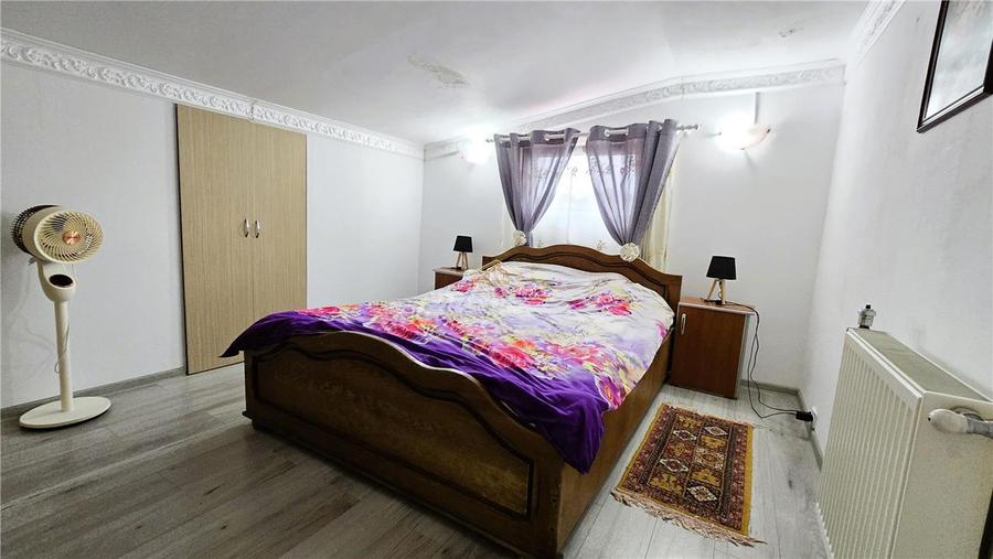 Casă individuală cu 4 camere cu Canalizare în Botizului