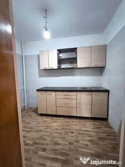 Apartament cu 3 camere decomandat în Drumul Taberei