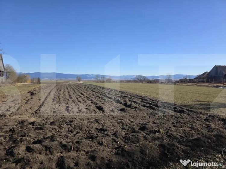 Casă cu 3 camere cu Teren 4669 Mp în Leț