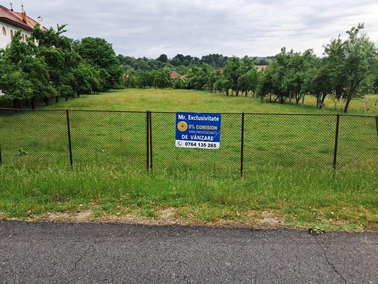 Teren Construcții intravilan de 2560 mp, în Nord