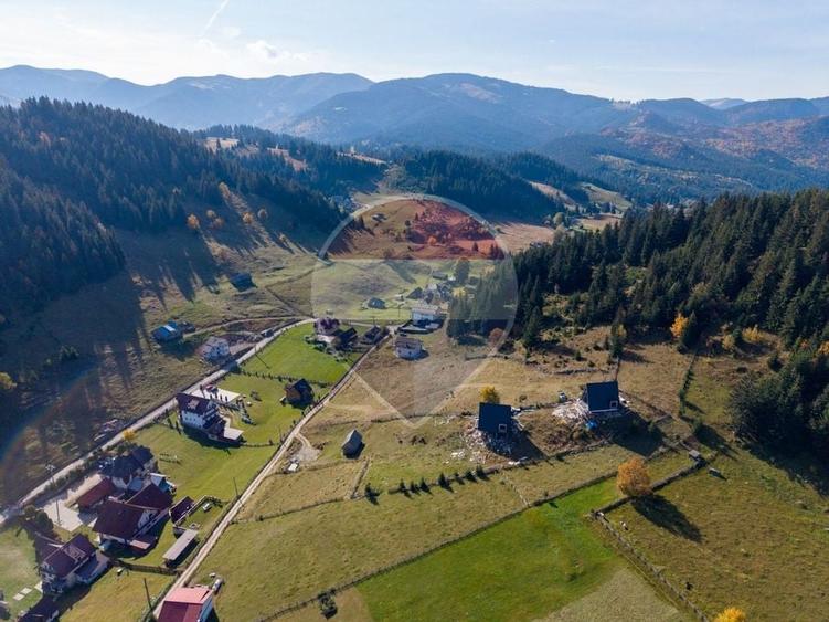 Teren Construcții intravilan de 4500 mp, în Fundata
